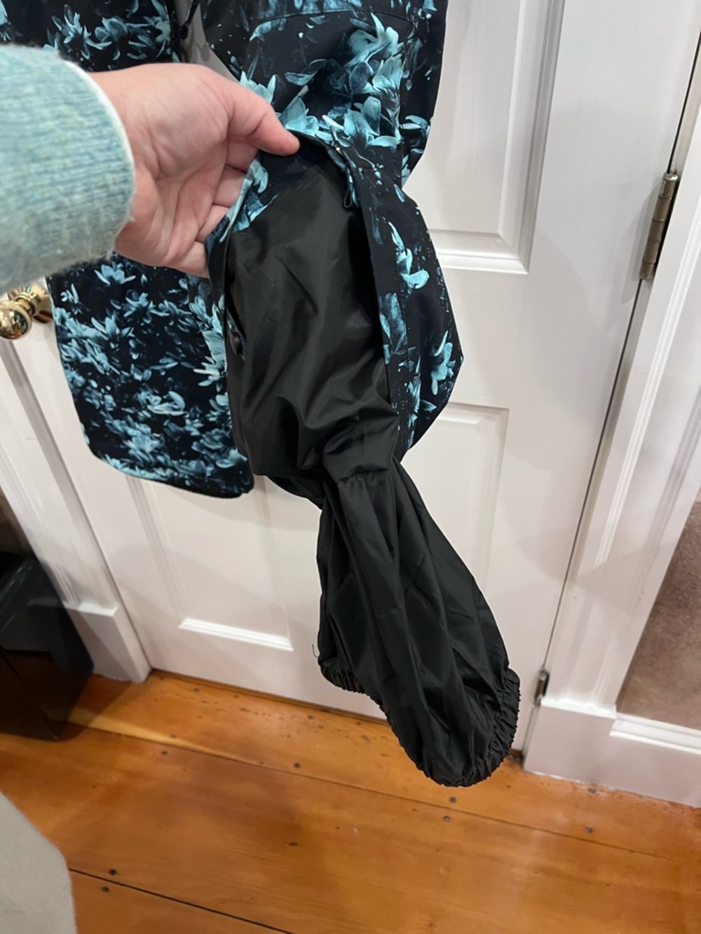 Roxy Nadia Printed Flower Women's Snowboard Pants - True Black Akio, Size Large - Picture 12 of 15